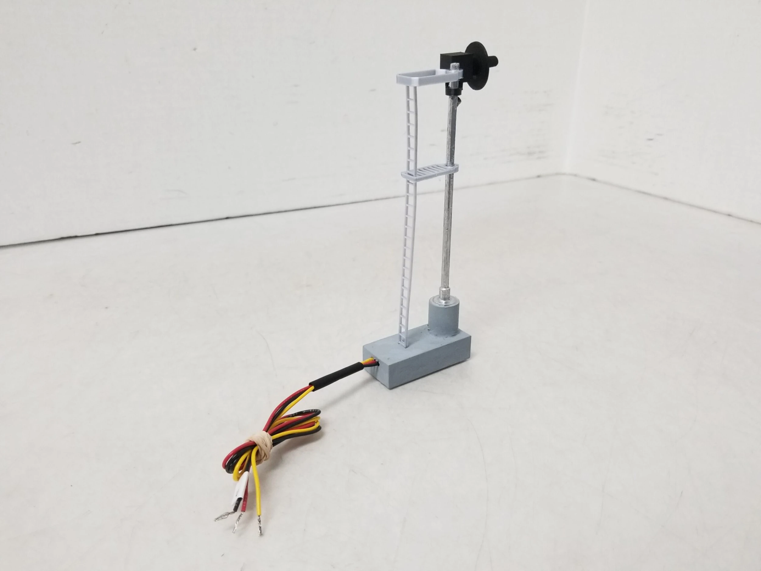 K & R Custom Models 101 Model Searchlight Signal O Scale 5 K & R Custom Models 101 Model Searchlight Signal O Scale - Image 3