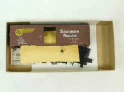 Athearn 1205 HO Southern Pacific 40FT Box Car Kit