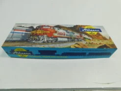 Athearn HO 2907L C&NW Centerflow Hopper Car Kit