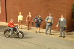 Bachmann 33101 HO City People W/Motorcycle