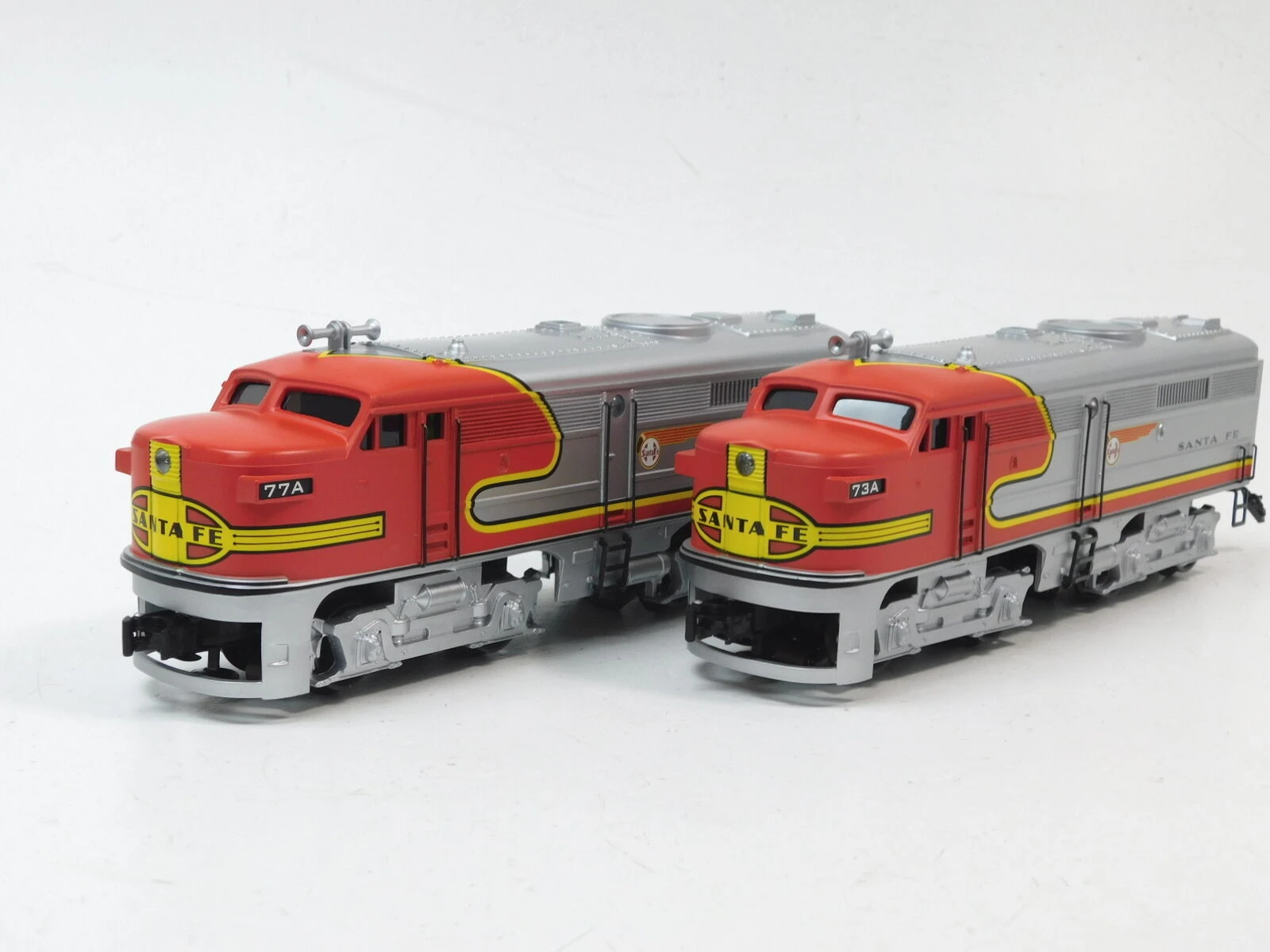 K-Line K-1009 O27 Santa Fe 'Silver Chief' Set W/Box 4 K-Line K-1009 O27 Santa Fe 'Silver Chief' Set W/Box - Image 2